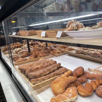 Paris Baguette - Pastries upon pastries - Bakeries Near Me - Chicago, Illinois Paris Baguette - Pastries upon pastries - Bakeries Near Me - Chicago, Illinois