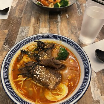Hey Moo Moo - General Tao Chicken on Fried Rice and Beef Slice with Spicy Mala Broth Ramen - Noodles Near Me - Whitchurch-Stouffville, Ontario