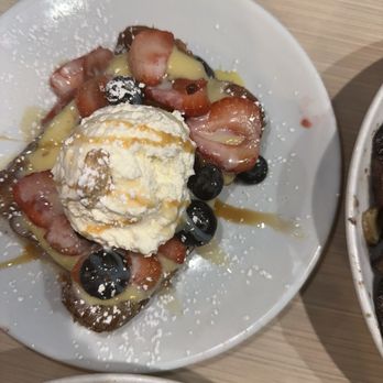 Honeybear Cafe - Brûlée French toast - Breakfast & Brunch Near Me - Chicago, Illinois