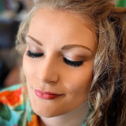 D'Lux Salon & Spa