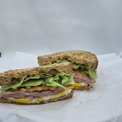 Utila Juices - Egg and ham sandwich