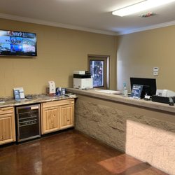 Lindale Tire - Inside