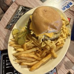 Cowboys Steakhouse and Restaurant - Hot Cheeseburger with Mac N Cheese