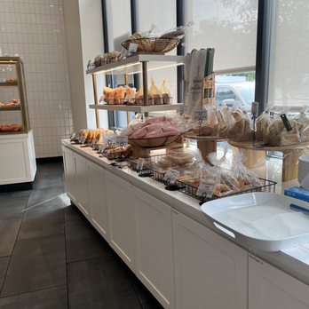 Tous Les Jours - Inside - Bakeries Near Me - Newton, Massachusetts Tous Les Jours - Inside - Bakeries Near Me - Newton, Massachusetts