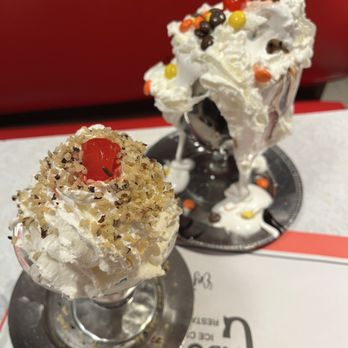 Cabot's Ice Cream & Restaurant - Hot fudge sundae and Danielle's Choice - Ice Cream & Frozen Yogurt Near Me - Newton, Massachusetts Cabot's Ice Cream & Restaurant - Hot fudge sundae and Danielle's Choice - Ice Cream & Frozen Yogurt Near Me - Newton, Massachusetts