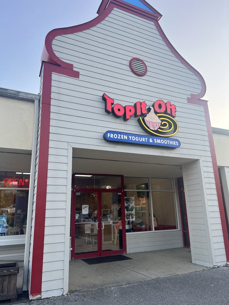 Top It Off Frozen Yogurt and Smoothie Logo
