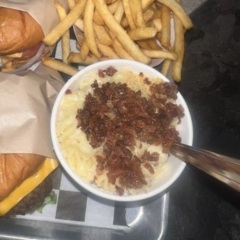Cock Robin - House-Made Mac and Cheese with bacon - Salad Near Me - Sebastopol, California