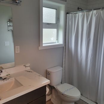 Mt Si Motel - Walk in Shower - Hotels Near Me - North Bend, Washington Mt Si Motel - Walk in Shower - Hotels Near Me - North Bend, Washington