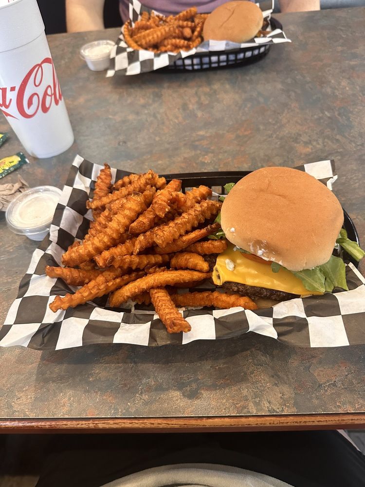 Midtown Grill Logo