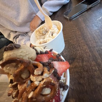 Rolled Cold Creamery - Cookie dough pretzels strawberries chocolate chips and bananas so sensational! - Ice Cream & Frozen Yogurt Near Me - Lancaster, Pennsylvania