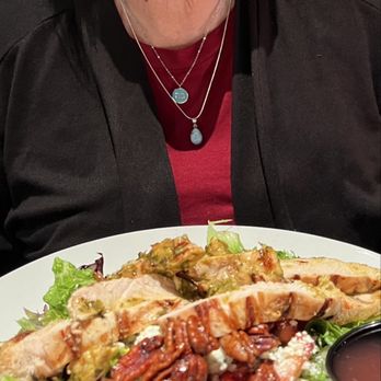 Bullfish Grill - Chicken and strawberry salad - Steakhouses Near Me - Pigeon Forge, Tennessee