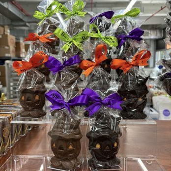 Li-Lac Chocolates - Industry City - Chocolatiers & Shops Near Me - Brooklyn, New York