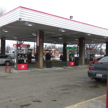 Speedway - a gas station with cars parked in the lot - Gas Stations Near Me - Cincinnati, Ohio