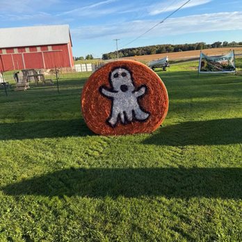Erickson Family Farm - Hay Bale photo op - Attraction Farms Near Me - Edgar, Wisconsin
