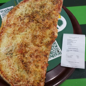 Antica Pizza - Standard pizza margarita (plain cheese), which has 4 slices.  All this for 3€ on Tuesdays (regular price for the rest of the week is 5,20€). - Pizza Near Me - Madrid, M