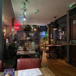 Greedy Cow Burgers & Steaks - Restaurant