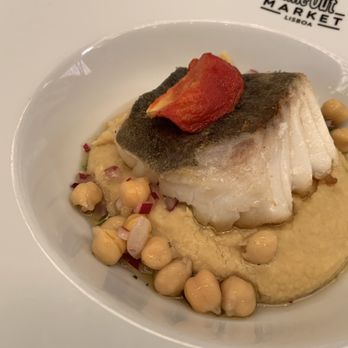 Henrique Sá Pessoa - Roasted semi-salted Codfish with chickpea - International Near Me - Lisbon, 11 Henrique Sá Pessoa - Roasted semi-salted Codfish with chickpea - International Near Me - Lisbon, 11