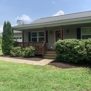 VII Oaks Tree and Yard Service - front of house - Tree Services Near Me