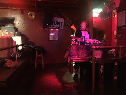 Lucky's Bar by null