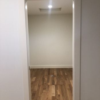 Stonewood Construction - an empty room with wood floors - General Contractors Near Me - Eugene, Oregon Stonewood Construction - an empty room with wood floors - General Contractors Near Me - Eugene, Oregon
