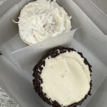SusieCakes - Bakeries Near Me - Costa Mesa, California