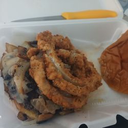 Cheeseburger with onion rings