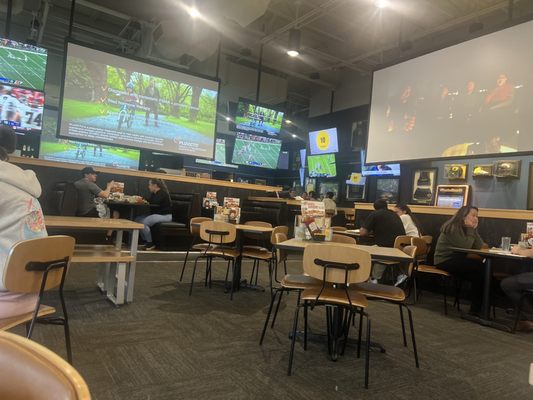 Buffalo Wild Wings by null