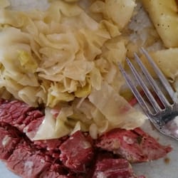 B & E's Neighborhood Pub - Cornbeef, cabbage and potatoes