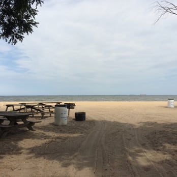 Breezy Point Beach and Campgrounds - 9/3/14 - Tables in shade or sun, uncrowded beach, grills. - Beaches Near Me - Chesapeake Beach, Maryland