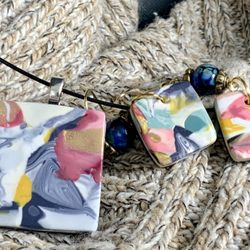 Boutique d’art Nancy Lajeunesse - Ensemble collier et boucle d'oreille en pâte polymère,création unique par l'artiste Nancy Lajeunesse