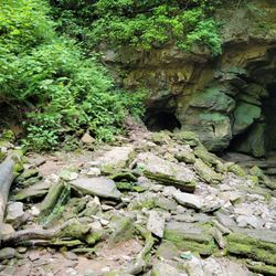 Lost Creek State Natural Area - Side view of the rock to the left of the falls