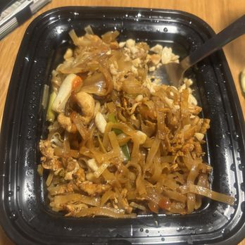 Mountain Thai Kitchen - Pad Thai with chicken - Thai Near Me - Broomfield, Colorado