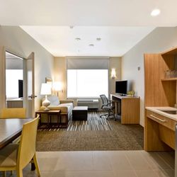 Home2 Suites by Hilton Dallas Downtown at Baylor Scott & White - Guest room