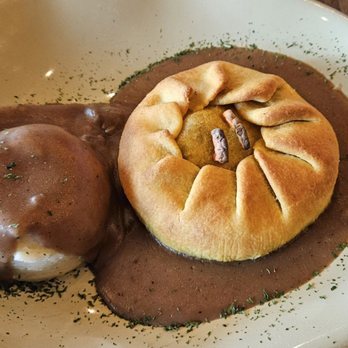 Chicken Pie Shop Walnut Creek - Hubby's Guiness pot pie and mashed potatoes with gravy - American Near Me - Walnut Creek, California Chicken Pie Shop Walnut Creek - Hubby's Guiness pot pie and mashed potatoes with gravy - American Near Me - Walnut Creek, California