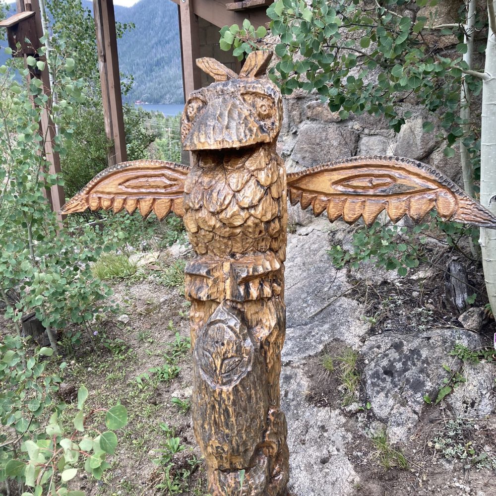 Shadowcliff - Decorations out front of the main lodge - Hotels Near Me - Grand Lake, Colorado Shadowcliff - Decorations out front of the main lodge - Hotels Near Me - Grand Lake, Colorado