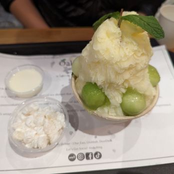 Oakobing - Single mango melon with mochi - Shaved Ice Near Me - Los Angeles, California Oakobing - Single mango melon with mochi - Shaved Ice Near Me - Los Angeles, California