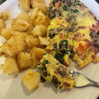 Griddlecakes - Spinach, mushroom, tomato, and bacon omelet - American Near Me - Las Vegas, Nevada
