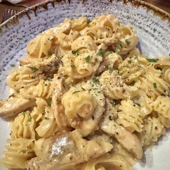 Von's 1000Spirits - Tellicherry Chicken and Smoked Gouda - New American Near Me - Seattle, Washington