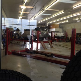 Earl Floyd Quick Lane - Expedition on the rack. - Oil Change Stations Near Me - Carrollton, Kentucky