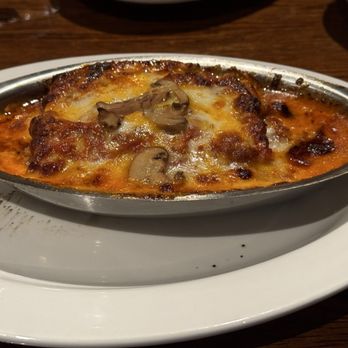 Pete & Sam's Restaurant - Cannelloni with meat filling - Italian Near Me - Memphis, Tennessee Pete & Sam's Restaurant - Cannelloni with meat filling - Italian Near Me - Memphis, Tennessee