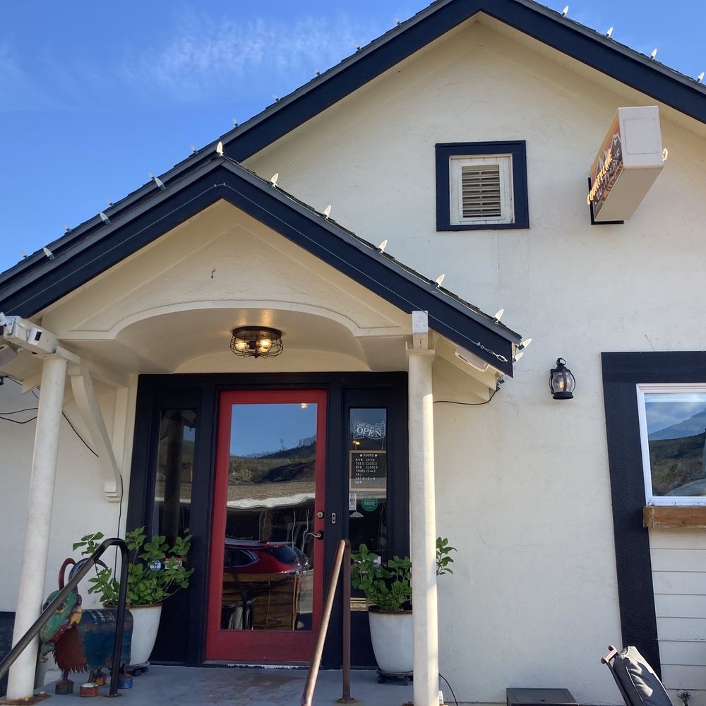 County Line - Front view - American Near Me - Chelan, Washington
