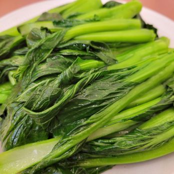 Silver Fountain - a plate of green vegetables on a table - Chinese Near Me - Scarborough, Ontario Silver Fountain - a plate of green vegetables on a table - Chinese Near Me - Scarborough, Ontario