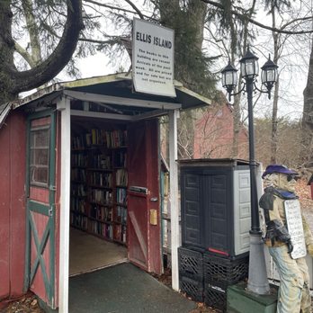 The Book Barn - Used Bookstore Near Me - Niantic, Connecticut