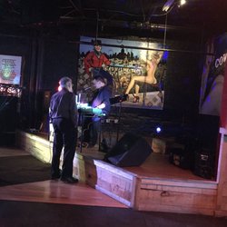 The Cowboy Bar - Waiting for karaoke to start!