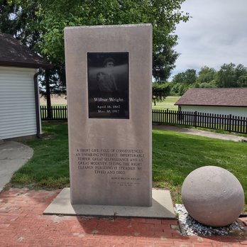 Wilbur Wright Birthplace - Plaque honoring Wilbur Wright. - Landmarks & Historical Buildings Near Me - Hagerstown, Indiana