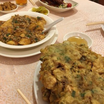 德記潮州菜館 - Fried oysters in for ground of my photo....really quick crispy and delicious! - Teochew Near Me - Hong Kong, HK