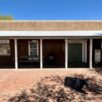 Lincoln Historic Site - Entrance to the museum: Also where you purchase your tickets for the exhibits - Landmarks & Historical Buildings Near Me