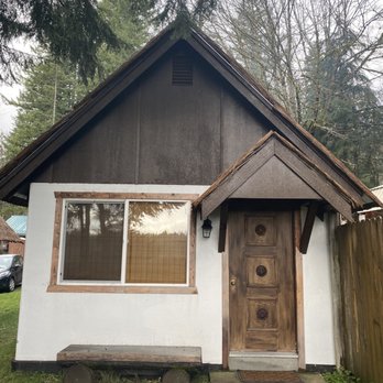 Paradise Village Hotel - Cabin from outside - Hotels Near Me - Ashford, Washington Paradise Village Hotel - Cabin from outside - Hotels Near Me - Ashford, Washington