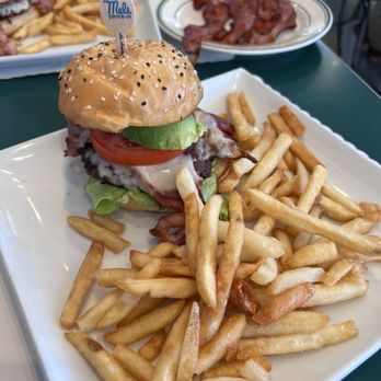 Mel's Drive-In - Avocado burger with fries and bacon - Diners Near Me - San Francisco, California Mel's Drive-In - Avocado burger with fries and bacon - Diners Near Me - San Francisco, California