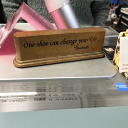 Munro Factory Outlet Store - Cute sign at the check out